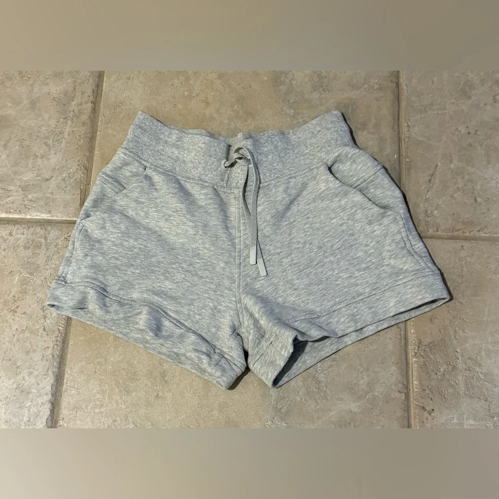 Rare Lululemon 2017 Retired Edition Warm Down Short (4”) Heathered Vapor | Sz 4